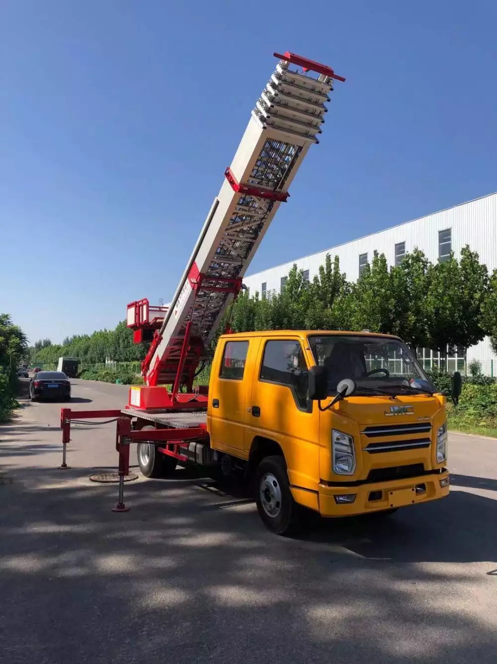 安平县附近的云梯车出租服务：轻松解决高空作业需求